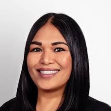 Jessica Gratton's Instagram, Twitter & Facebook