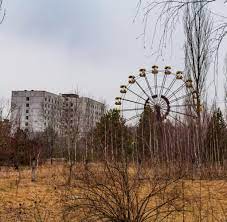 Chernobyl heute, verlassen, zerfallen und verstrahlt. Touristen Konnen Kontrollraum Des Tschernobyl Reaktors Besichtigen Welt