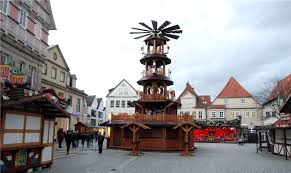 Wann öffnen die ersten weihnachtsmärkte? Weihnachtsmarkt Wird Eroffnet Ein Besuch Bei Den Beschickern