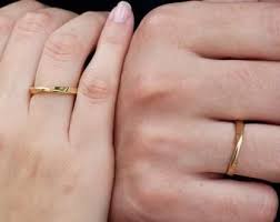 Wedding Band 14k Yellow Gold 3mm Wedding Band Men Mobius Etsy In 2021 Wedding Ring Bands Wedding Band Sets Couple Wedding Rings