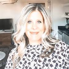 Courtney Bednar's Instagram, Twitter & Facebook