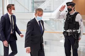 All the latest breaking news about nicolas sarkozy, headlines, analysis and articles on rt.com. Nicolas Sarkozy Drei Jahre Haft Und Carla Bruni Steht Zu Ihm Gala De