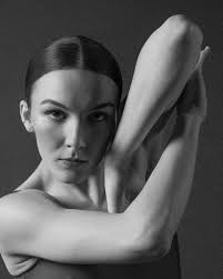 When you mix power, vulnerability and grace in a movement you know you have  some serious talent. Some new work with @styles_davine1 #dance  #graceandpower #ballet