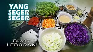 Hidangan salad pada awalnya berupa sayuran mentah namun di amerika mereka menambahkan lobster atau ayam. Salad Saus Kacang Resep Dari Adik Kandung Chef Amerika Segar Dan Gurih Youtube