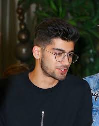 Zayn malik's has two haircuts, one is a short back and sides with a quiff on the top. How To Get Zayn S Hair Malehairadvice