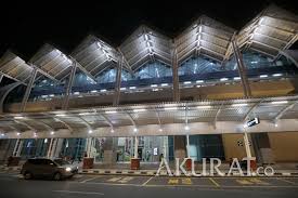 Nama porter pun diubah menjadi airport helper yang memang bertujuan untuk membantu penumpang dan bebas dari uang tip. Terminal 3 Bandara Soetta Raih Penghargaan Airport Terbaik Kalahkan 105 Pesaing