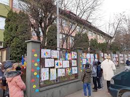 Grădinița țăndărică (81 meter), centru școlar pentru educație incluzivă (419 m), cristina morosan educational club (492 meter), colegiul tehnic alexandru ioan cuza (558 m), scoala generala nr.5 (585 m). ExpoziÈie In Aer Liber RealizatÄ De Elevii Ècolii Gimnaziale Miron Costin Suceava Impact Fm