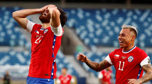 La selección de chile presenta problemas extra cancha en esta copa américa 2021, los cuales provocaron una modificación en. Chilenos Tapan Logo De Nike En Copa America Agencia De Noticias Tarija