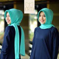Lihat, di sana ada warna jingga! 95 Gambar Baju Biru Dongker Cocok Pake Jilbab Warna Apa Terbaik Modelbaju Id