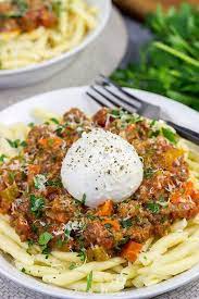 Burrata Cheese On Top Of Pasta Is Simply Magical And This Burrata Bolognese Takes It To A Whole New Lev Best Pasta Dishes Best Pasta Recipes Cold Pasta Dishes