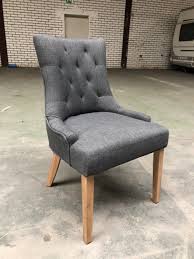 Mit dem eames dar schalensessel (in grauer farbe) ist das einrichten viel einfacher. Stuhl Grau Esszimmerstuhl Grau Stuhl Gepolstert Grau Stuhl Landhaus Grauer Stuhl Stuhl Polstern