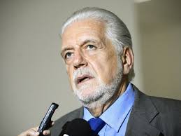 Em reunião com Lula, Wagner avalia desistir de can...