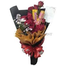 Coklat bouquet ni pada ana lebih relevan dari fresh flowers blouquet sebabnya coklat tu boleh di makan. Tips Memilih Kombinasi Bunga Dan Coklat Sebagai Buket Untuk Pacar