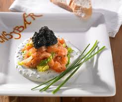 Recipe Lachstatar Auf Schnittlauch Schmand Mit Kaviar Lachs Rezept Lachstatar Lebensmittel Essen