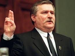 Lech wałęsa born september 29, 1943) is a polish politician and a former trade union and human rights activist who served as president of poland from 1990 to 1995. 25 Lat Temu Lech Walesa Zostal Zaprzysiezony Na Urzad Prezydenta Rp Dzieje Pl Historia Polski