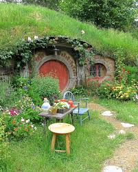 Hobbitville In New Zealand Club House For The Kids Hobbit House Cool Tree Houses Turf House