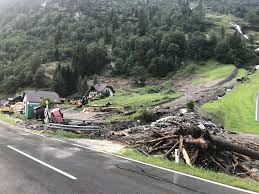 Alle aktuellen news zu unwettern und sturm sowie die aktuelle lage in den von hurrikans, tornados und hagel betroffenen gebieten. Grosseinsatz Wegen Unwetter In Osterreich Hochwasser Voralarm In Oberosterreich Muren Und Uberflutungen In Salzburg