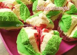 Sempat penasaran lihat bolu kukus dg bentuk mirip buah semangka yg wara wiri di instagram beberapa waktu lalu 😊 saya bikin sih tp kurang puas dg warna nya yg kurang mirip semangka, akibat sy takut2 kasih pewarna nya 😁😄 nah kebetulan kemarin ig @doyanbaking mengadakan. Resep Bolu Kukus Semangka Methode All In One Legit Dan Nikmat