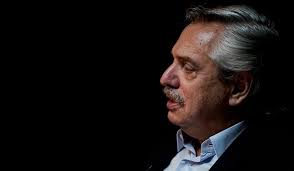 El Presidente elogió a Wos: "Me impresiona mucho, es un tipo muy talentoso" 