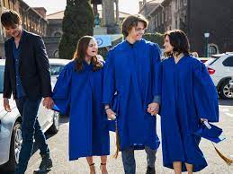 The kissing booth is a 2018 american teen romantic comedy film written and directed by vince marcello, based on the 2012 novel of the same name by beth reekles. The Kissing Booth 3 To Debut On Netflix In 2021 Teen Vogue