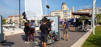 On peut croire que la « famille » est un phénomène naturel et biologique. Les Lieux De Tournages Films Tv Esterel Cote D Azur
