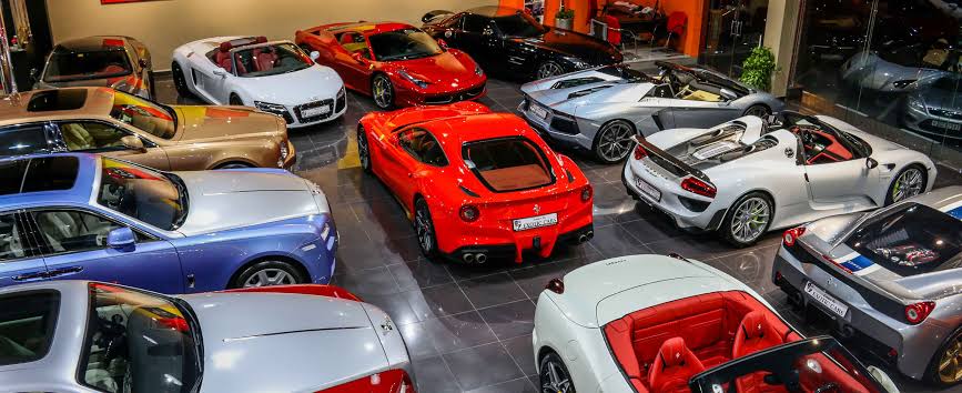 El exclusivo templo del motor donde reinaba la soberbia de los empleados., generada por IA