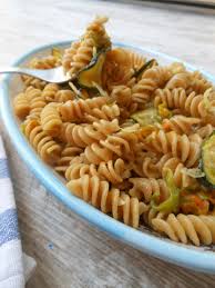 I fiori di zucca vengono quasi sempre farciti, passati in pastella e fritti. Fusilli Integrali Con Fiori Di Zucca E Colatura Di Alici Silvia Bisogno