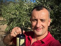 Ivan Pfeffer's Instagram, Twitter & Facebook