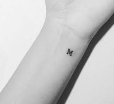 Ben size bir kolaylık sunuyorum ve tüm dövme modellerini sitemde ücretsiz yayınlıyorum. Letter M Tattoo On Wrist Novocom Top