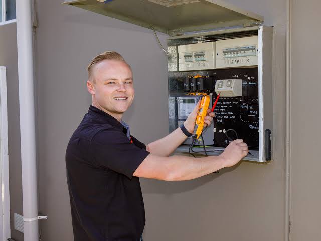 Testing consumer unit breakers in Bickley BR1