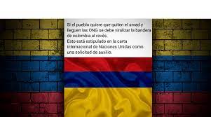 En la otra, parece que él sostiene una bandera de colombia al revés en señal de protesta. La Bandera Al Reves Es Un Simbolo De Protesta Pero No Esta En La Carta De Las Naciones Unidas Colombiacheck