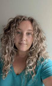 Female hairstylist for bombshell haircut in Gulfgate area?