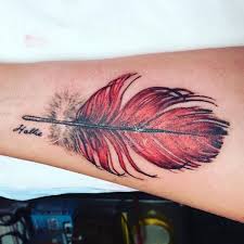 Es kommt in verschiedenen stilen und designs vor und hat eine das untere feder tattoo ist eine gute mischung aus anderen tätowierungen. 1001 Ideen Und Inspirationen Fur Ein Cooles Feder Tattoo