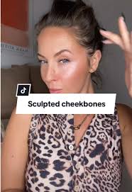 A lot of people say that the mini travel version of iconic London’s  illuminating drops is just too small. These people have never used  illuminating drops before you only need the smallest dot to do ...