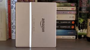 The kindle oasis' aluminum back is the device's most elegant aspect. Amazon Kindle Oasis 2019 Review Warm Light Luxury