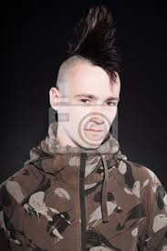 Homem Punk Rock Com Corte De Cabelo Moicano Contra Um Fundo Preto Adesivos Para A Parede Nao Conformista Mohawk Mid Adulto Myloview Com Br