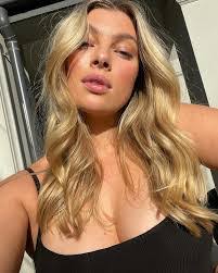 Georgia Caine's Instagram, Twitter & Facebook