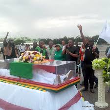 Born as oliver sunday akanite, on april 14, 1947, in nnewi, anambra state, oliver de coque ventured into highlife music from 1965 till the time of his death, june 2008. Photos Tears As Ras Kimono Is Buried In Asaba