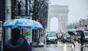 Samedi, certains skieurs ont profité de la neige sur la butte de montmartre. Actualites Meteo Retour Sur Les Offensives Hivernales Au Debut Du Mois De Novembre 04 11 2020