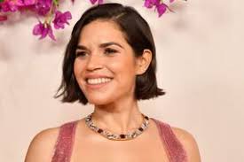 62-year-old Jane Seymour flaunts her body in pink bikini