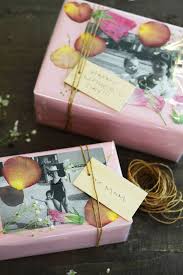 Diy Pressed Flowers Gift Wrapping For Mother S Day Camille Styles Giftswrappingflowers Gift Wrapping Inspiration Gift Wrapping Beautiful Gift Wrapping