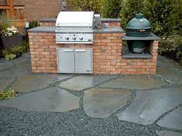 Sie sollten bei der umsetzung ihrer grillplatz garten idee allerdings darauf achten, dass der grillplatz sich optisch nahtlos in die gartenlandschaft einfügt. Grillplatz Im Garten Selber Bauen Anleitung Und Tipps Zur Planung Outdoor Grill Island Outdoor Grill Station Outdoor Grill Area