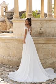 Es ist für bestimmte glückliche ereignisse und gesellschaften besonders geeignet. Boho Brautkleider Hochzeitsrausch Boho Bridal Shops