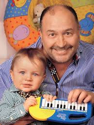 Michal David kašle na karanténu: S klávesami jazdí za svojimi fanúšikmi!