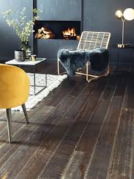 un parquet effet brun cuivre leroy merlin idee decoration appartement parquet bois parquet contrecolle