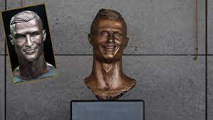 The portugal star was raised on madeira and his family still live on the island he calls home, despite leaving to start his football career at the age of 16. Statue Von Cristiano Ronaldo Uberarbeitet