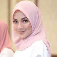 It's time to meet your future sisters and brothers in law. Neelofa Birthday Real Name Age Weight Height Family Dress Size Contact Details Spouse Husband Bio More Notednames