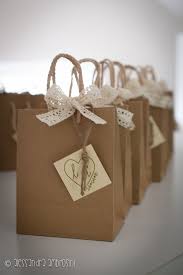 Gefalligkeiten Mit Packpapierbeutelverpackung Kreative Verpackung Handgefertigt Fur Eine Hochzeit Im Landhausstil Cadeau Ehe Mit Kraftp Tina Conte Hochzeitsgeschenk Tasche Weihnachtsgeschenkpapier Und Diy Geschenke Verpacken