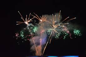 See more ideas about artificii, urări de anul nou, șampanie. Isu Suceava A Aprobat 15 Focuri De Artificii In Noaptea De Revelion In JudeÈ Èi Transmite RecomandÄri Pentru Folosirea Materialelor Pirotehnice Echipaje De Pompieri Èi Paramedici Smurd Vor Fi Dislocate In Apropierea