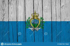 The coat of arms has a shield (featuring three towers on three peaks) with a closed crown on top, flanked by an oak and laurel wreath, with a scroll below bearing the word libertas (liberty). San Marino Flagge Uber Holzplanks Stock Abbildung Illustration Von Loyalitat Emblem 169027795